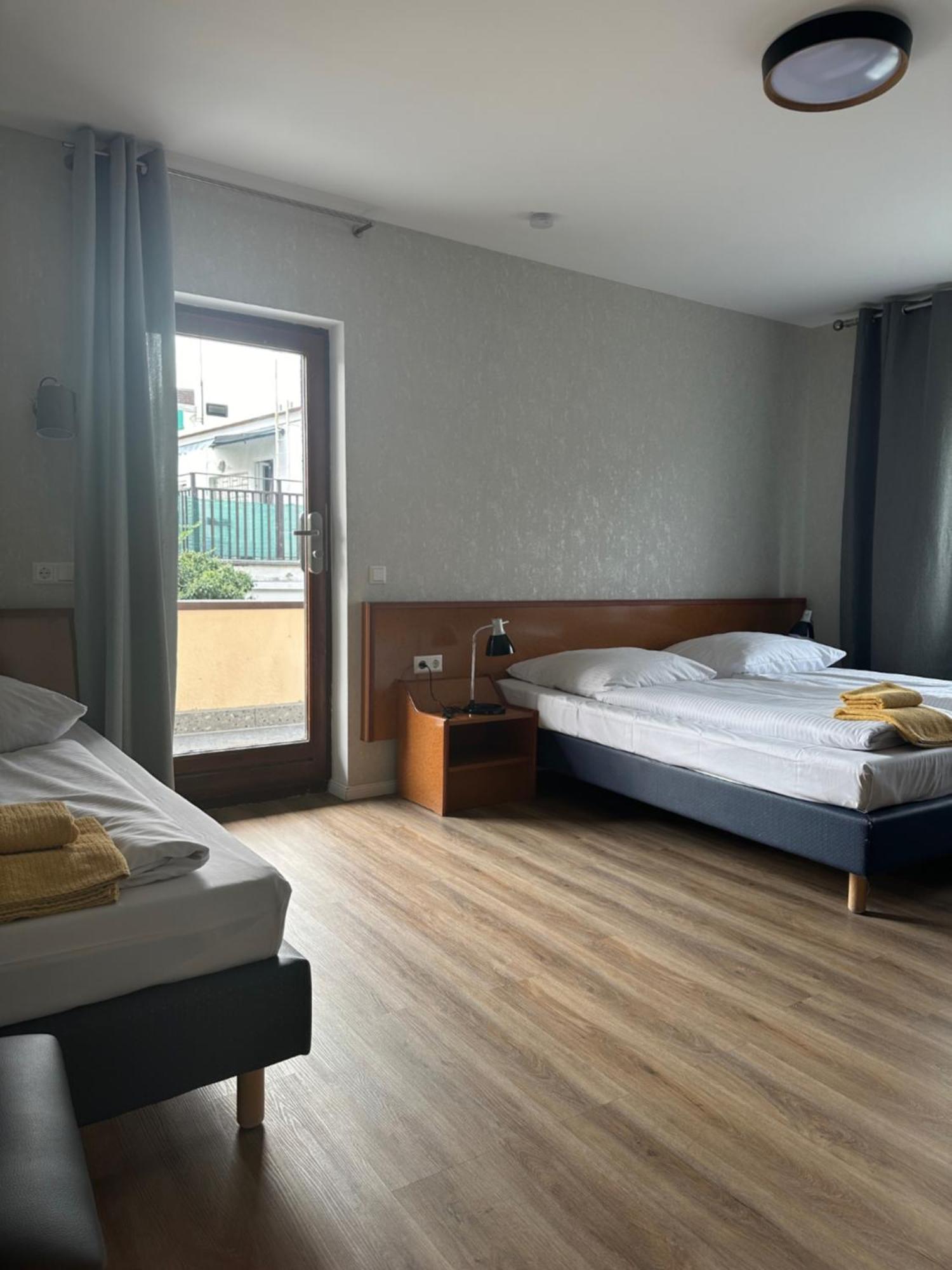 Hotel Pirol Berlin Bagian luar foto