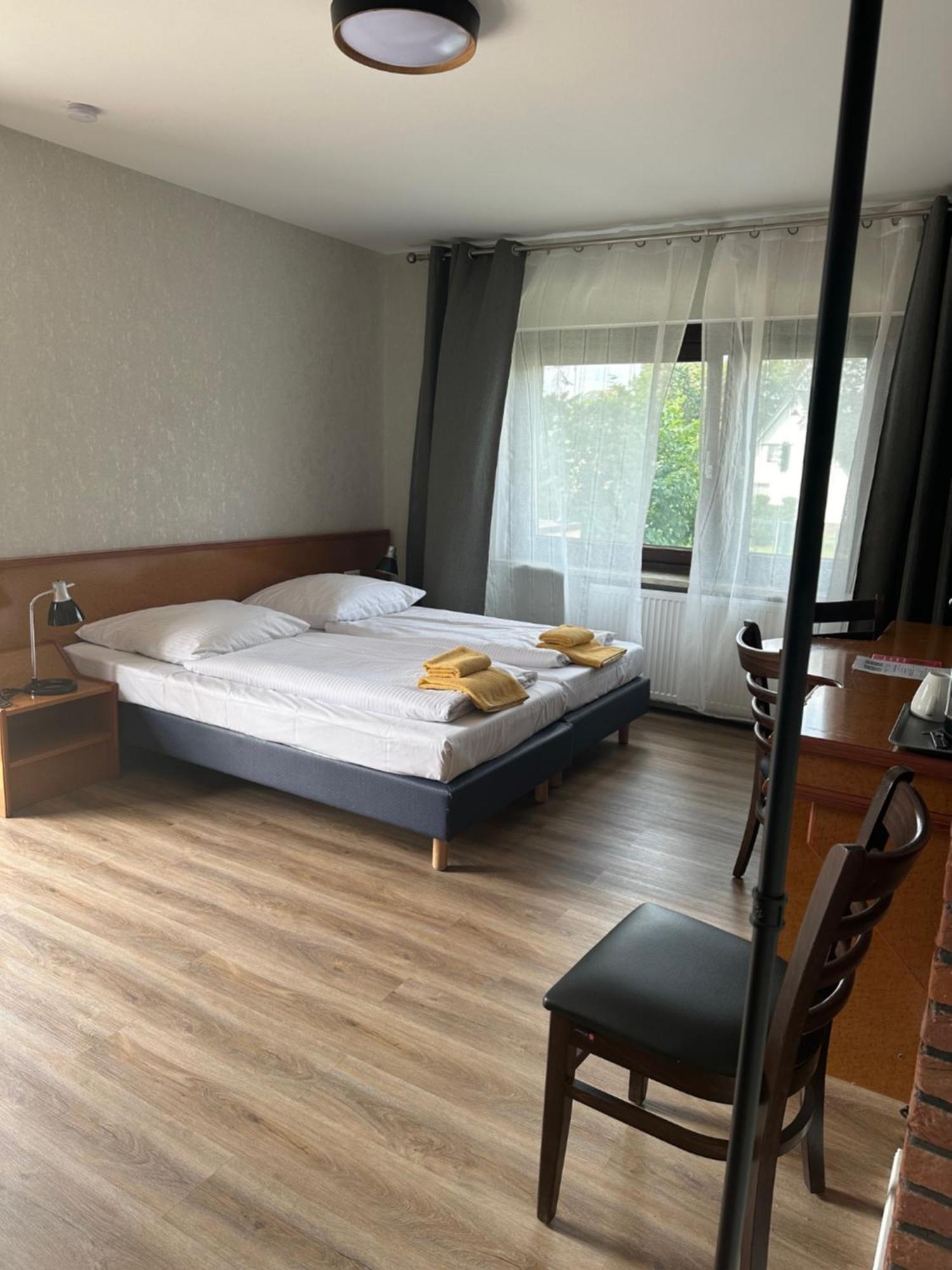 Hotel Pirol Berlin Bagian luar foto