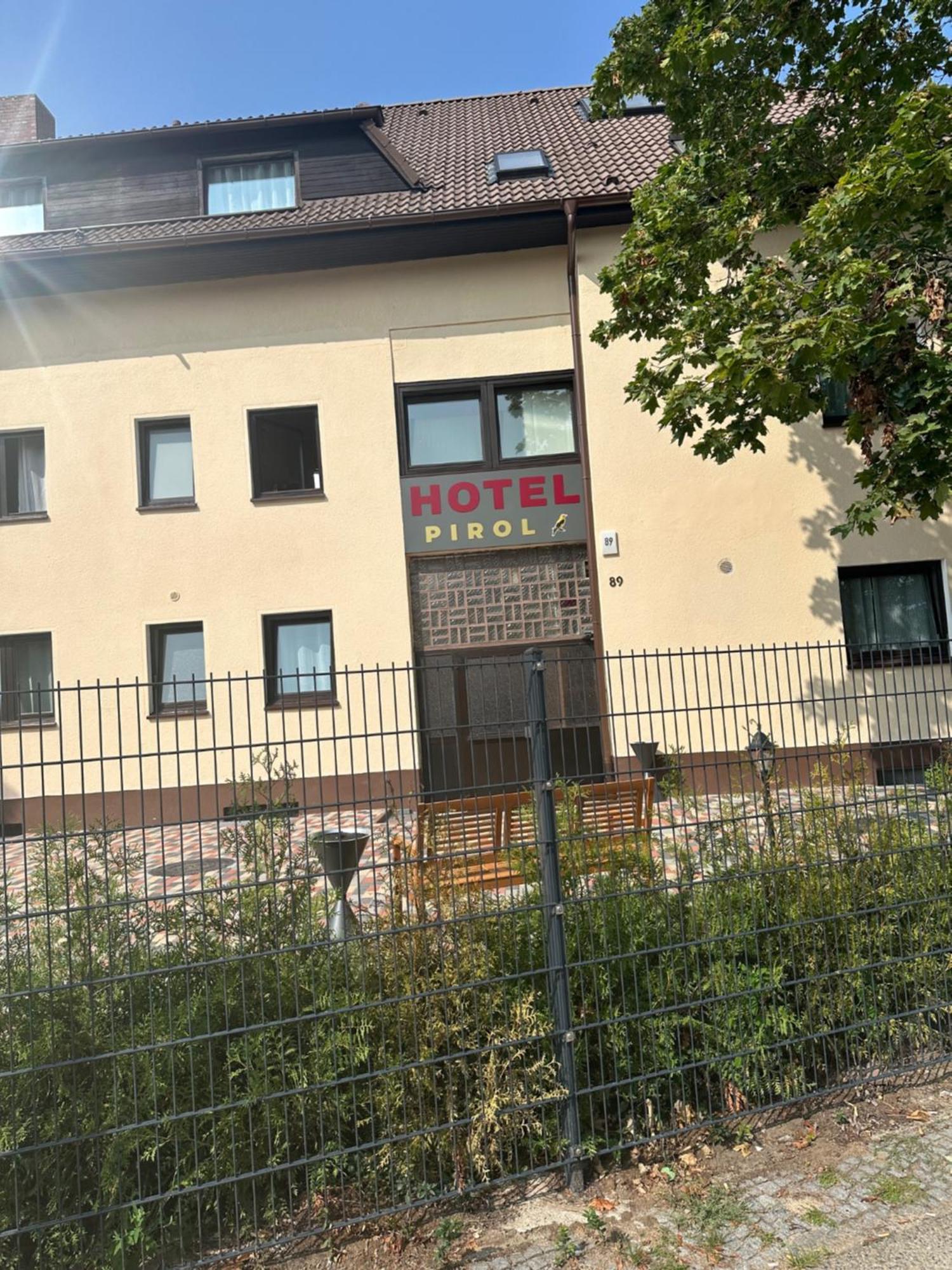 Hotel Pirol Berlin Bagian luar foto