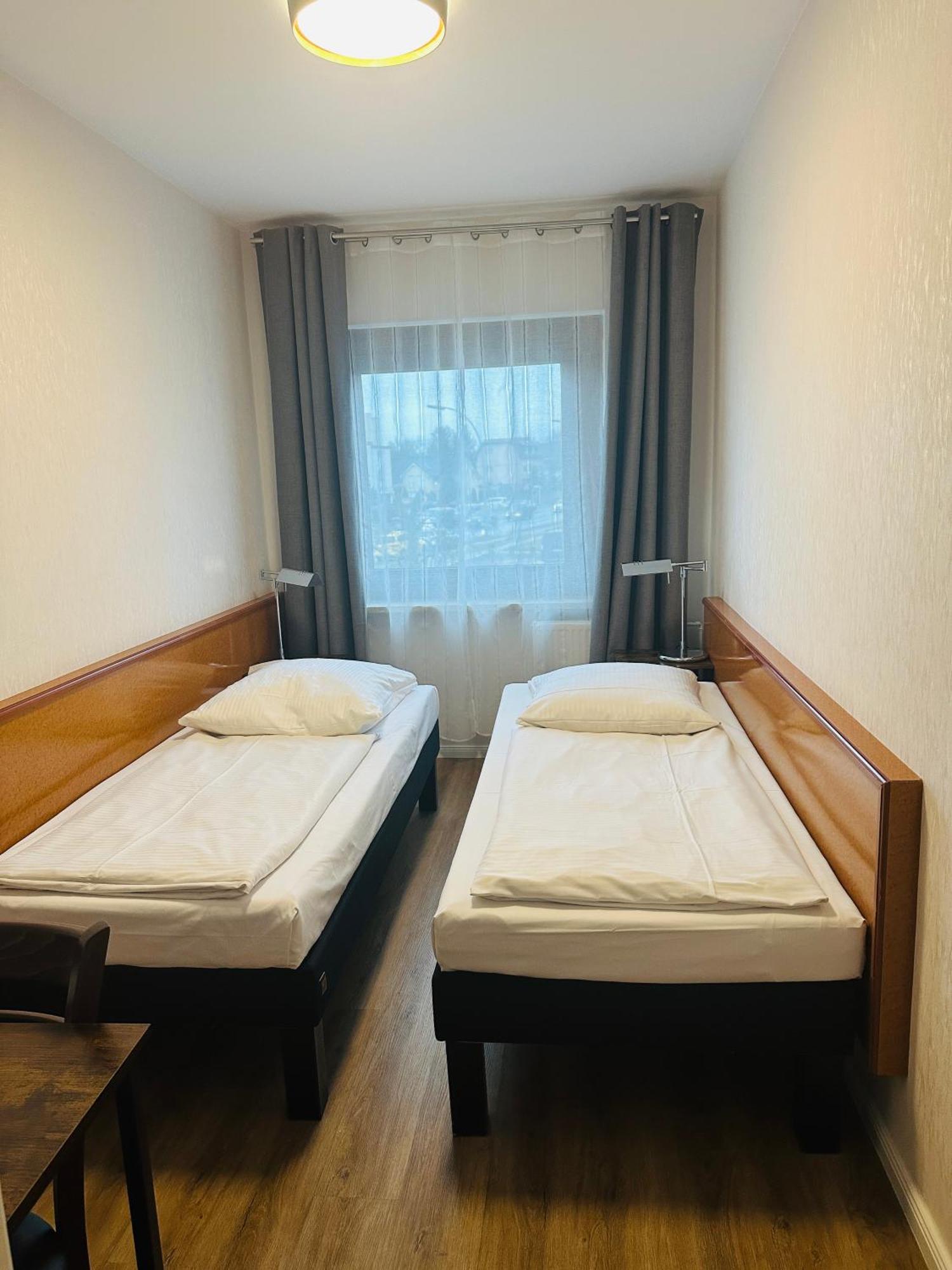 Hotel Pirol Berlin Bagian luar foto